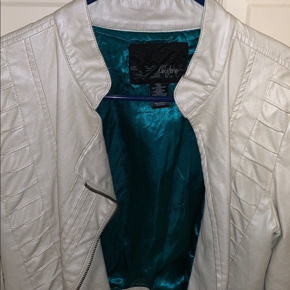 White faux leather jacket - Picture 2 of 2